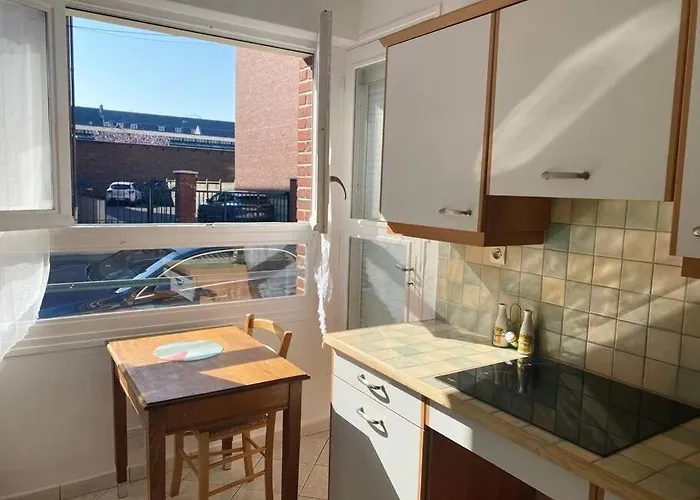 Apartment Spacieux Hyper Centre Proximite Immediate Cathedrale, Musee De Picardie, Coliseum, Cnfpt, Aux Pieds Du Marche De Noel *